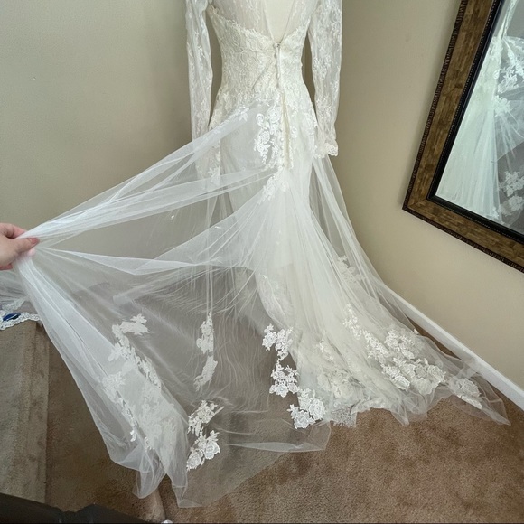 Allure Romance 3057 wedding dress with sleeves and veil size 12 ivory - Picture 8 of 17